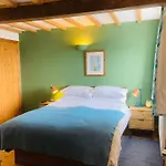 Riverside 3*