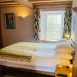 Riverside Bed & Breakfast 3*
