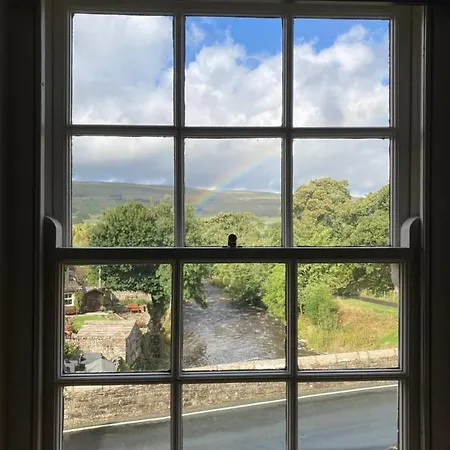 Riverside Bed and breakfast 3*