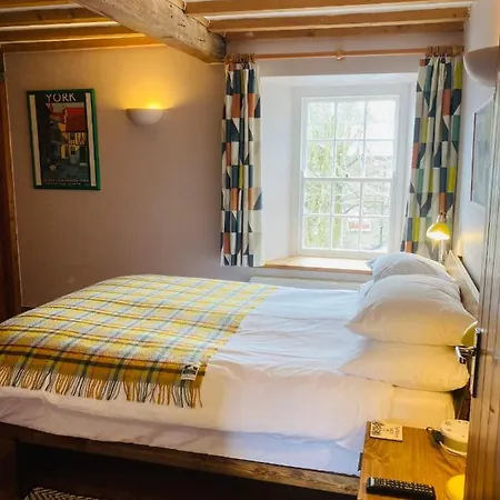 Riverside Bed & Breakfast 3*
