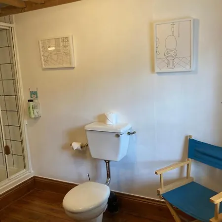 Riverside Bed and breakfast 3*