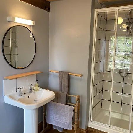 Riverside Bed and breakfast 3*