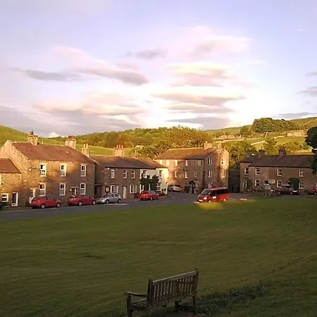 Riverside Bed and breakfast 3*