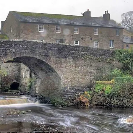 Riverside Bed and breakfast