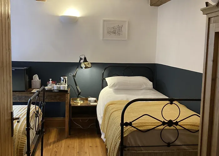 Riverside Bed & Breakfast 3*